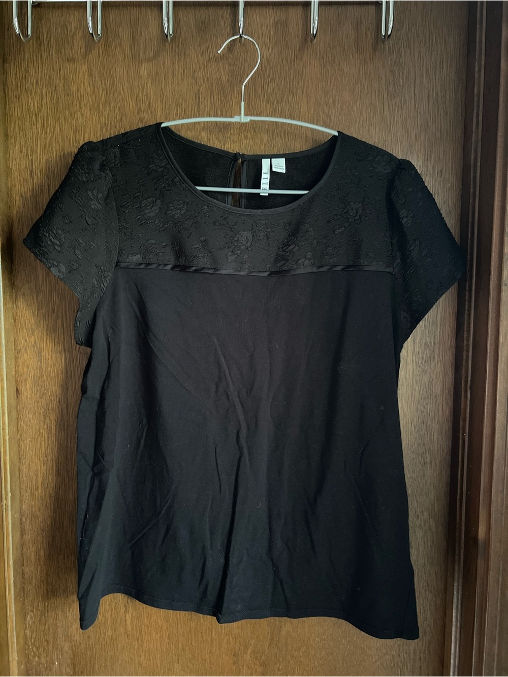 Elle Black Short Sleeve Lace Yoke Top